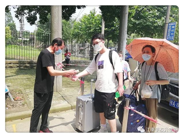 告别在冬季，相遇在夏天 -武汉江南技术学校高二年级返校复学