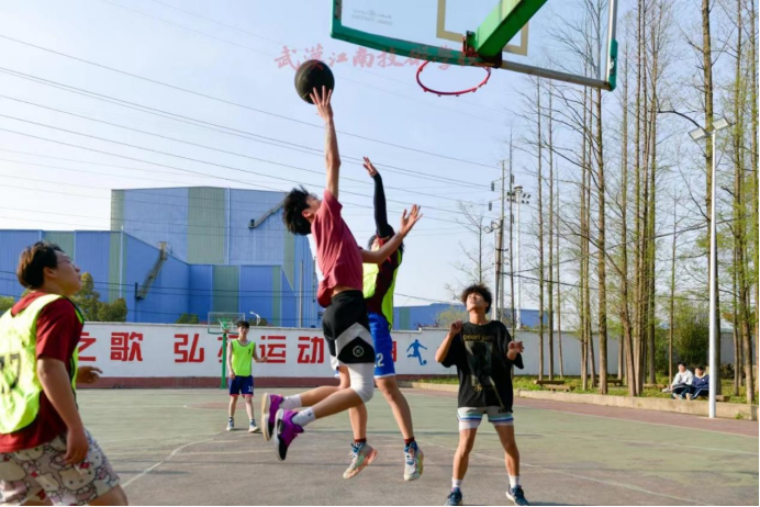 无运动不青春--武汉江南技术学校篮球赛